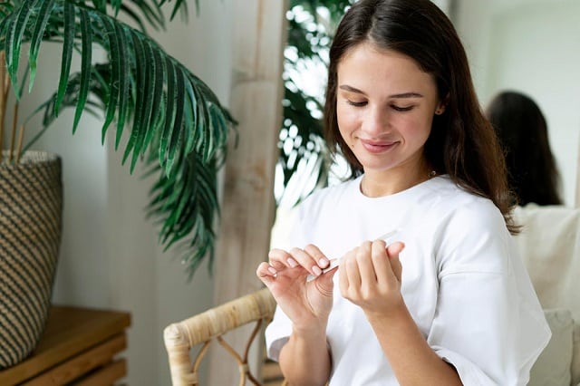 processus de manucure pour le soin des ongles