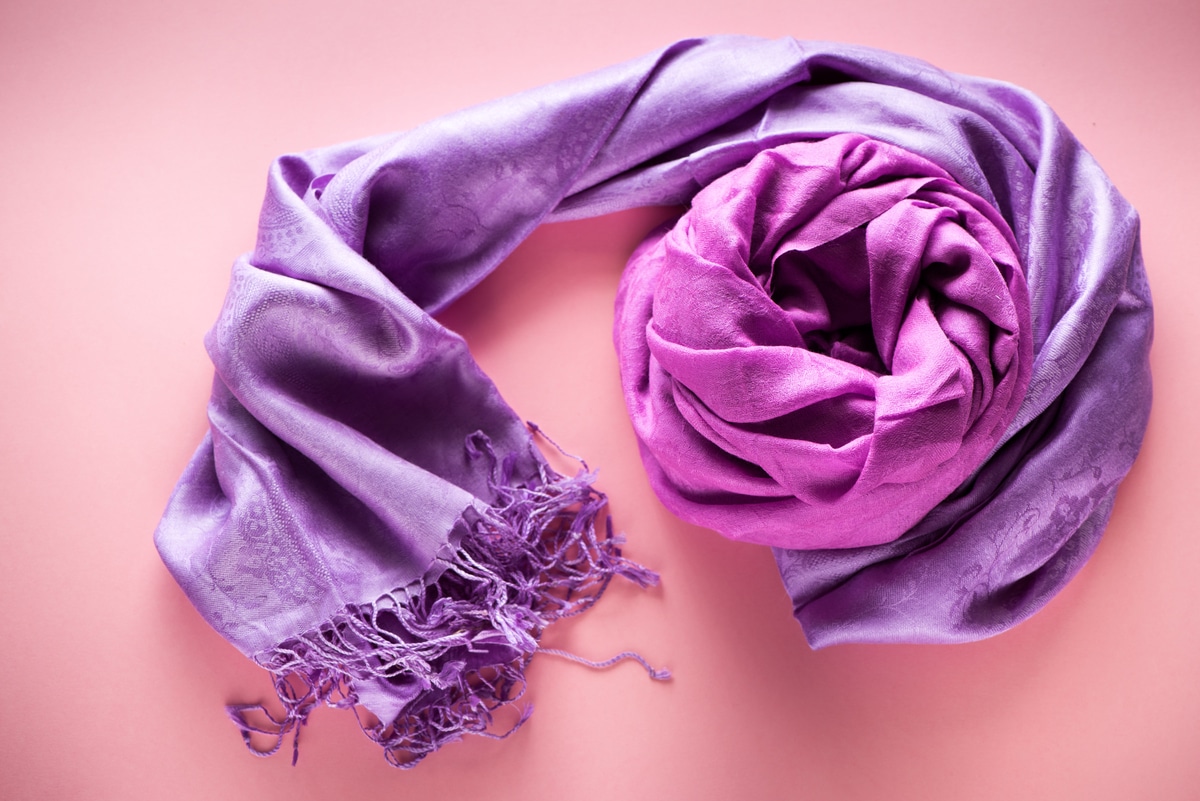 écharpe en soie couleur pastel violet