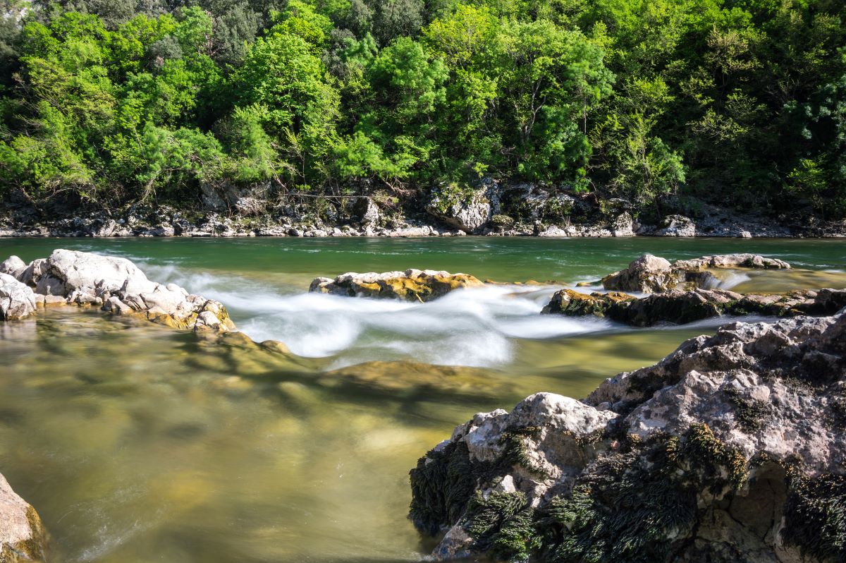 Vue panoramique de la rivière Ardèche