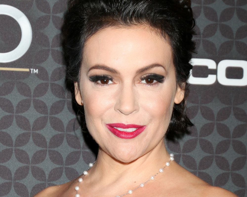 Alyssa Milano célèbre ses 50 ans avec un selfie naturel sans maquillage sur Instagram