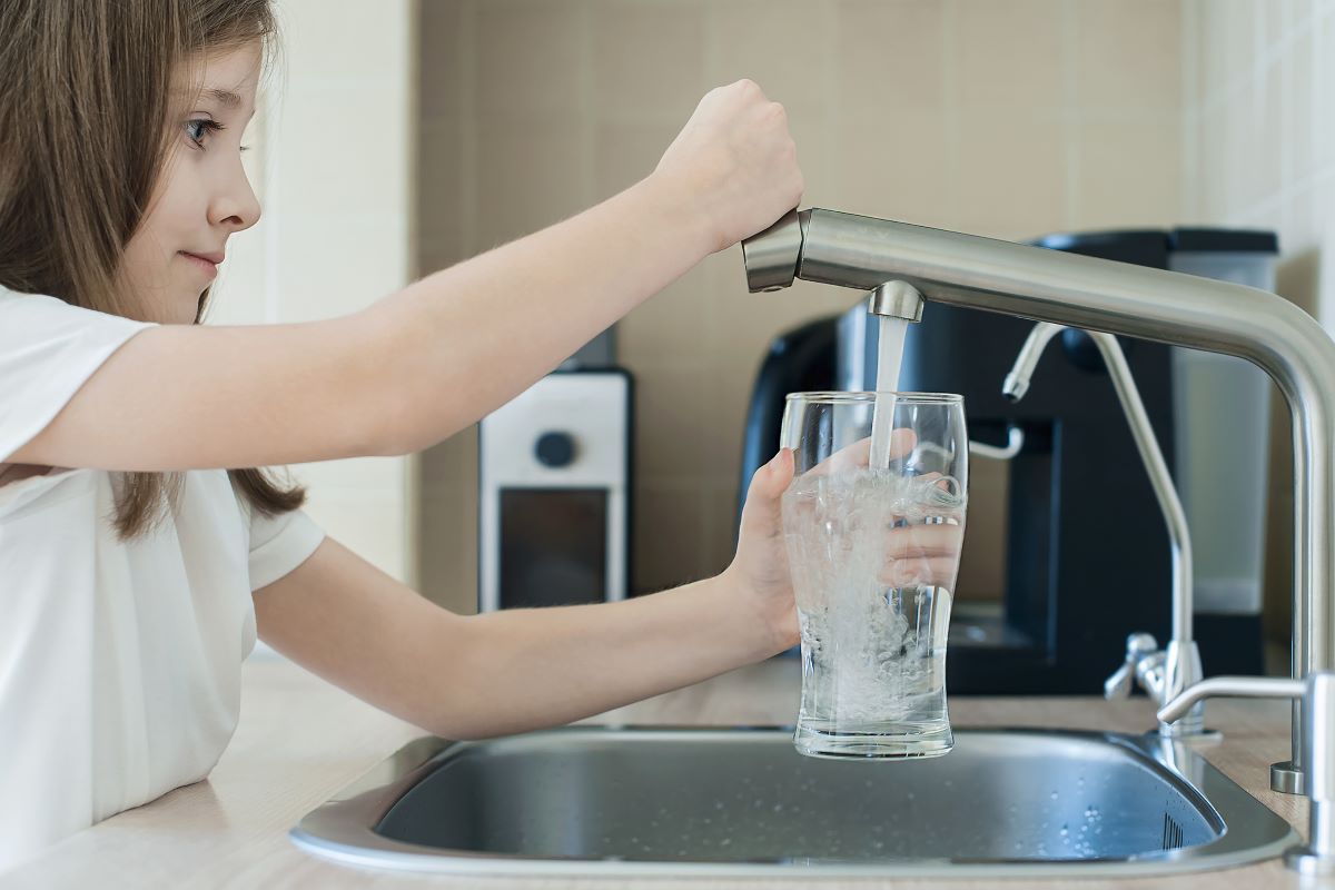 Boire de l’eau au robinet en toute sécurité grâce au traitement de l’eau