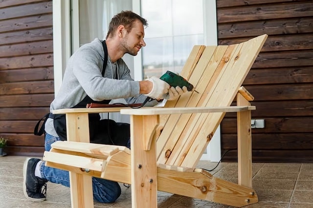 Charpentier construisant meuble en bois