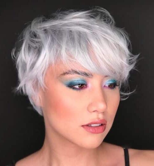 coupe pixie cheveux gris fins