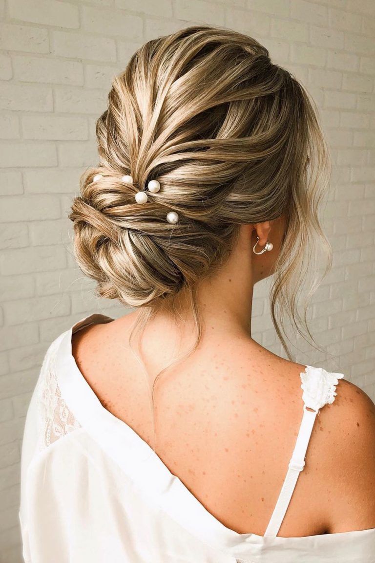 chignon bas avec décor nacré