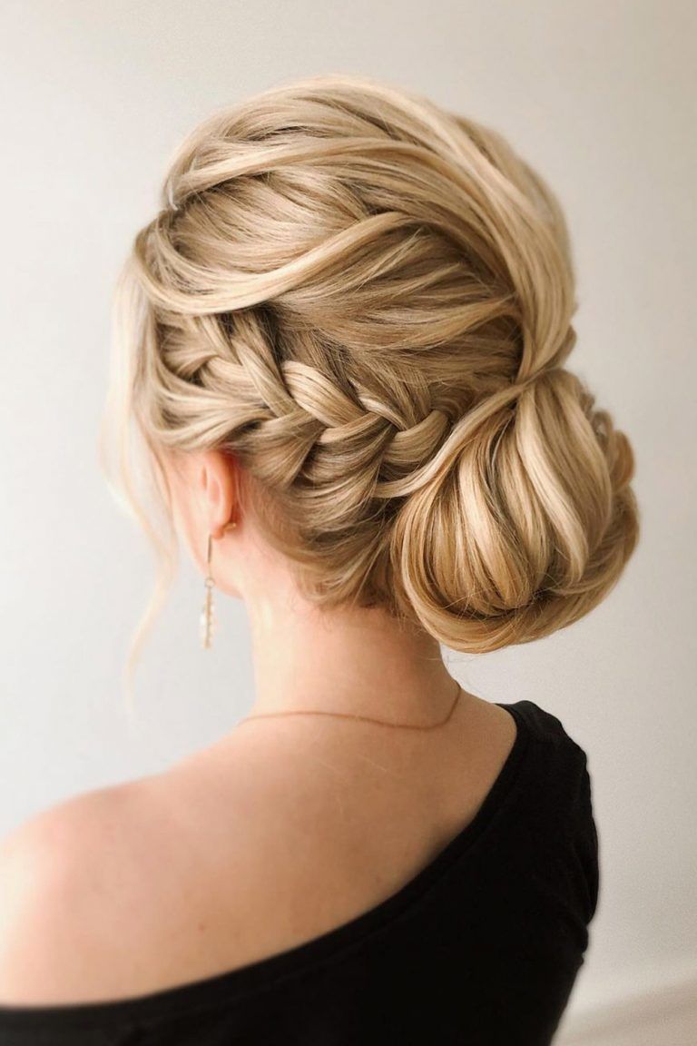 chignon bas avec tresse sur le côté