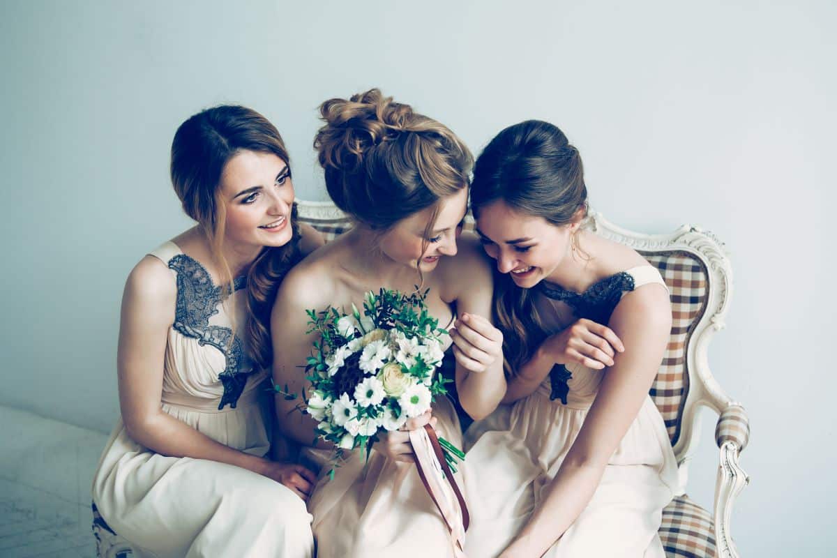 Voilà les 11 coiffures les plus tendances qui feront  de l’ombre à la mariée !