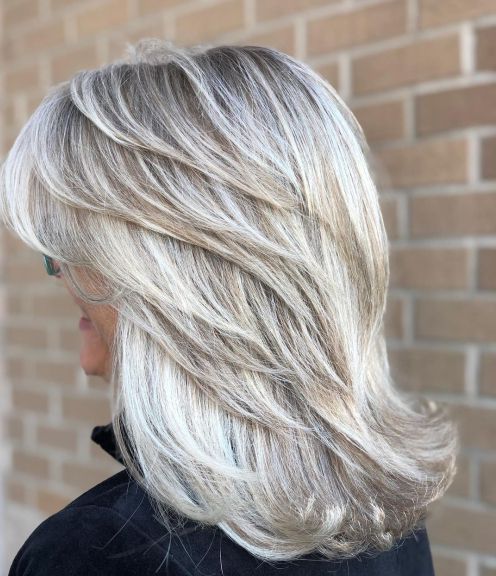 coupe à plumes de longueur moyenne