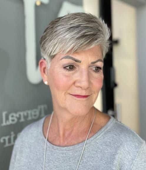 coupe pixie facile à entretenir pour cheveux épais et drus