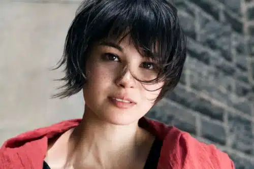 jeune femme japonaise cheveux courts