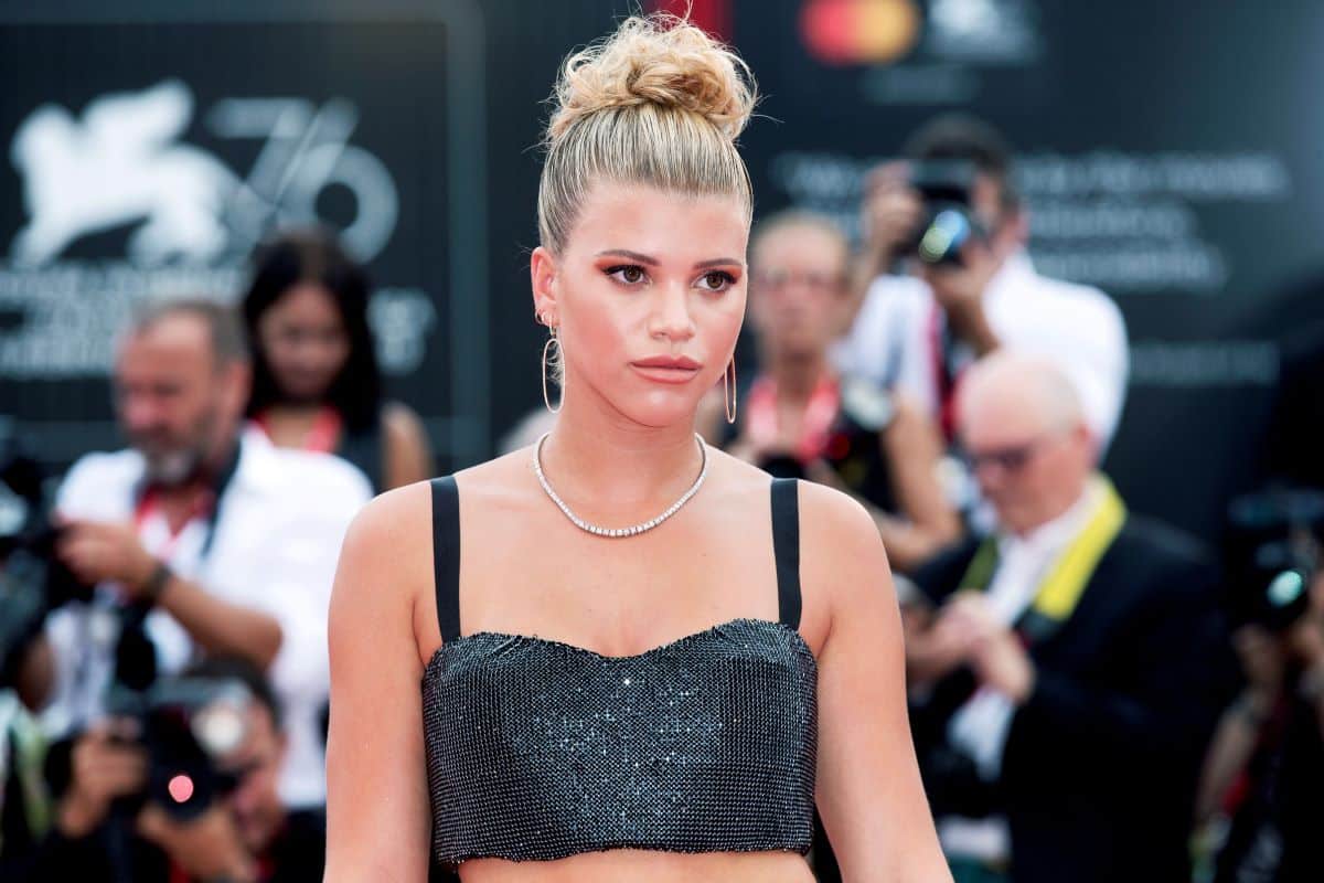 Coupe pirate: Sofia Richie dévoile la coiffure de plage parfaite pour cet été