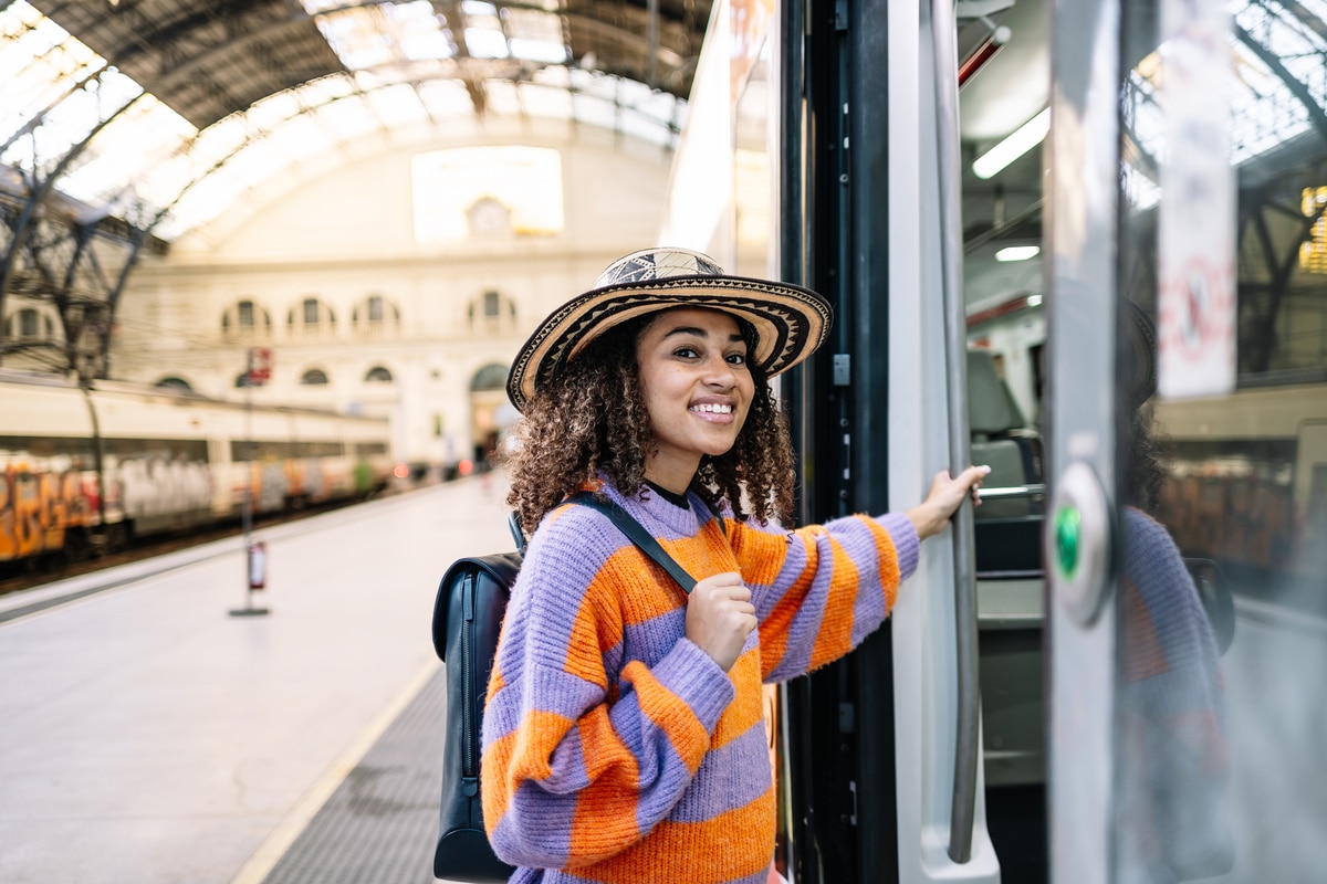 voyage pas cher trains ouigo femme part en vacances