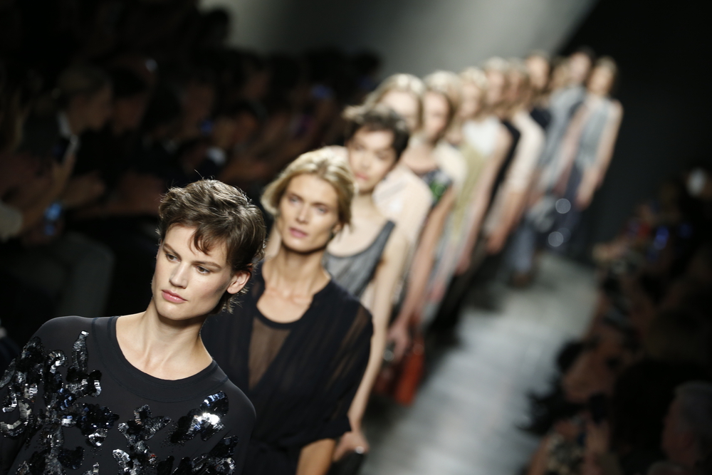 lignée de belles femmes mannequins