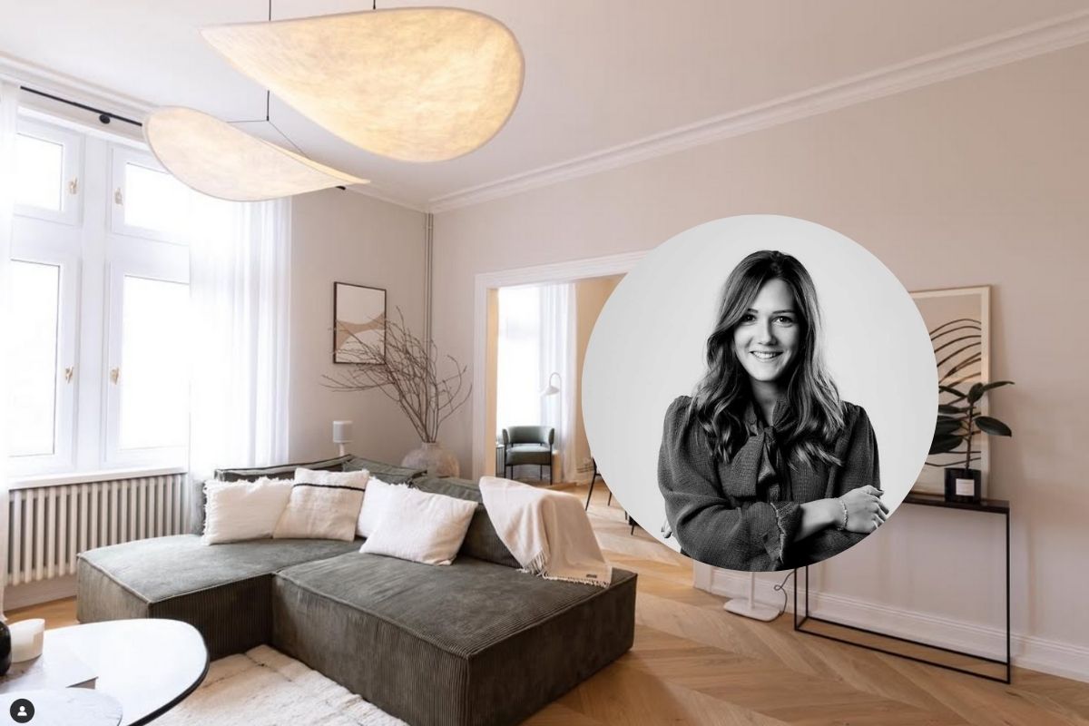 portrait d'emelyne de ynspir avec en arriere fond un travail de rénovation décoration aménagement dans un salon