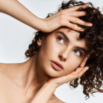 Comment choisir sa coupe de cheveux ? Le guide ultime pour trouver (enfin) celle qui vous sublime