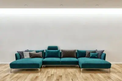 beau canape xxl exposé 7 places couleur jade et gris confortable et pratique