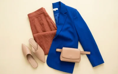 tendances-femme-printemps-été (1) Flat lay tendances mode printemps-été : jupe lin terracotta, blazer bleu Klein, mule pointue nude