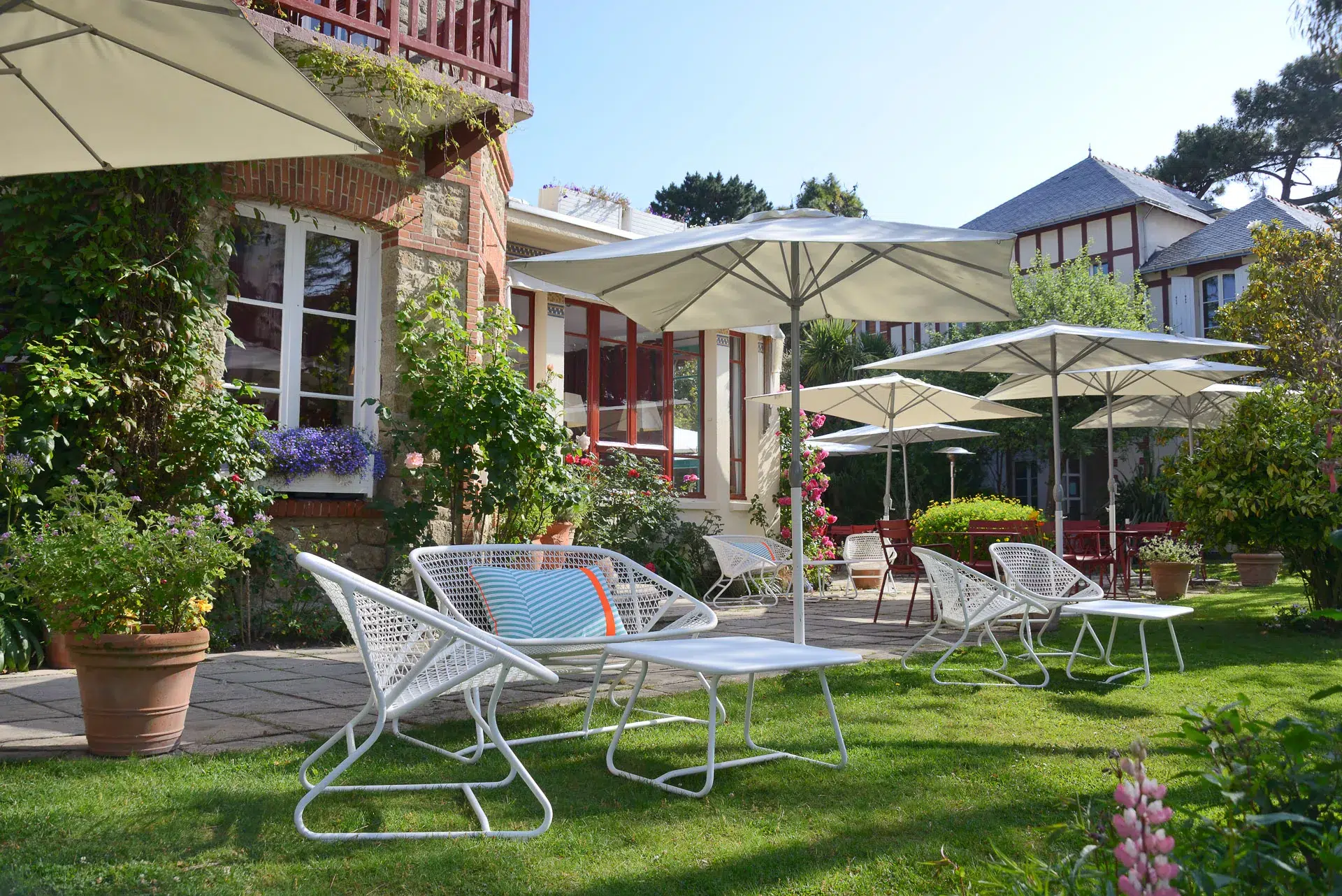 Exterieur transat jardin hotel saint christophe
