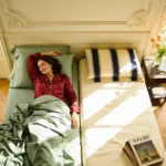 Dormir à deux sans se gêner : retrouver son espace dans le lit